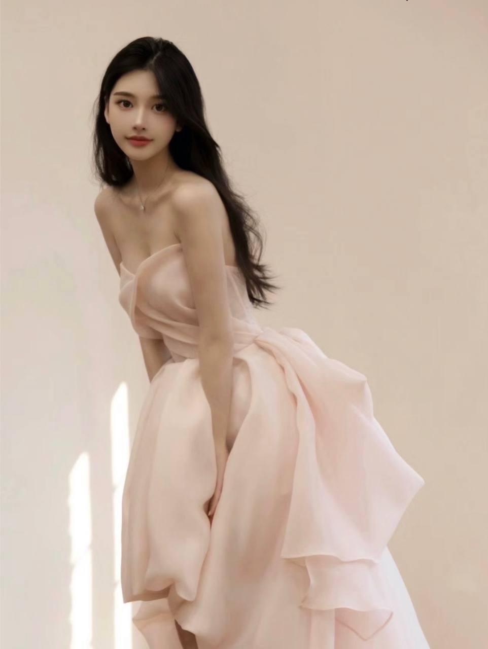 竹叶青挺立玻璃杯，映照长沙人坚韧风骨